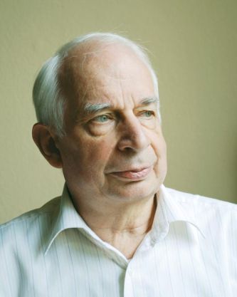 Dieses Portrait zeigt Götz Wienold (Schriftsteller, Linguist und Semiotiker) - Foto: Isabel Wienold